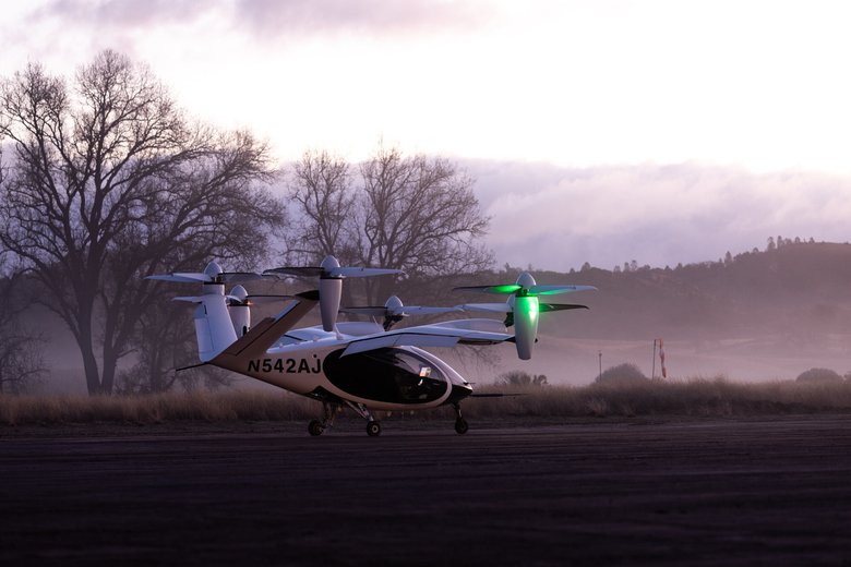 Полностью электрический самолет вертикального взлета и посадки находится на базе компании недалеко от Биг-Сура, Калифорния. Фото: Joby Aviation