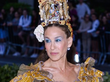 Сара Джессика Паркер на Met Gala в 2018 году, образ от Dolce & Gabbana Сара Джессика Паркер на Met Gala в 2018 году, образ от Dolce & Gabbana