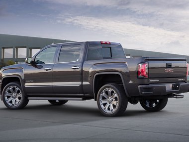 slide image for gallery: 18920 | GMC Sierra Denali Ultimate