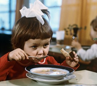 7 блюд из советской школьной столовой, о которых мы до сих пор вспоминаем с содроганием