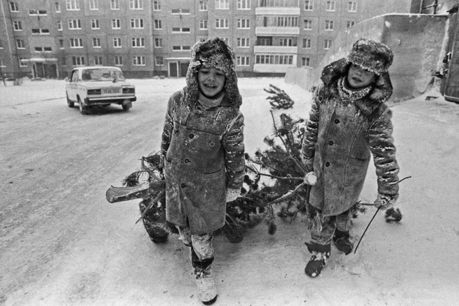 Россия. Оренбург. 30 ноября 1994 г. Перед Новым годом в Оренбурге. Бушухин Валерий/Фотохроника ТАСС