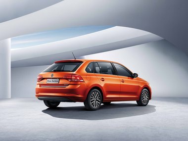 slide image for gallery: 24405 | Volkswagen Gran Santana