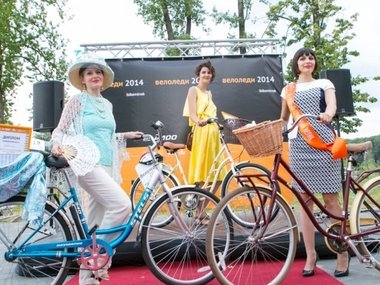 Slide image for gallery: 4223 | Комментарий «Леди Mail.Ru»: Но только 20 обладательниц самых стильных женских велосипедов и создательниц ярких велообразов поднялись на подиум