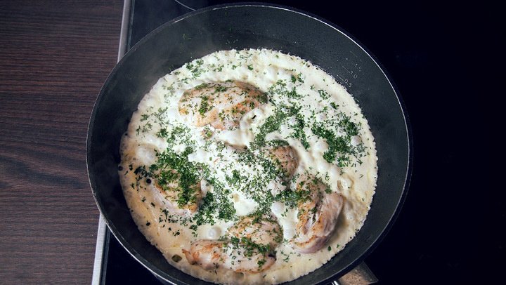 Курица в майонезе с чесноком и луком в духовке рецепт с фото пошагово