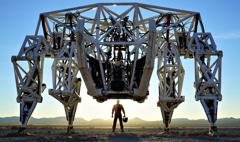 Джонатан Типпет из Канады создал самый большой экзоскелет в мире для гонок по бездорожью. Prosthesis, как его назвал создатель, напоминает робота-паука, весит больше 1,5 тонны и имеет размеры 3,96 х 5,1 х 5,51 м. Машина не может работать без пилота внутри. Фото: Guinness World Records