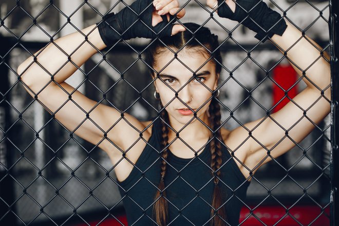 Девушка в спортзале Девушка в спортзале