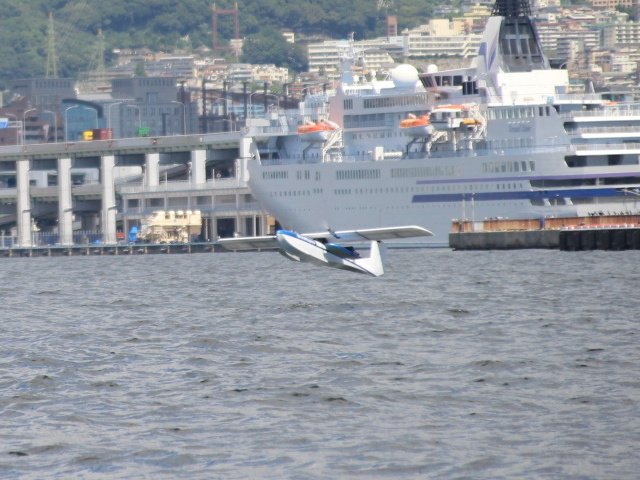 БПЛА взлетает с воды БПЛА взлетает с воды