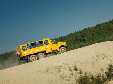 slide image for gallery: 23275 | Вахтовый автобус Урал