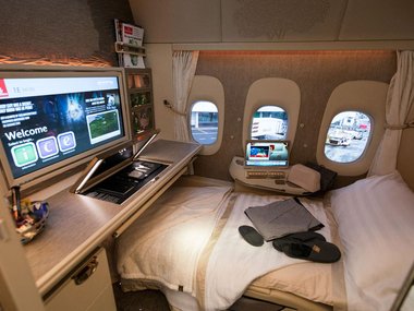 Полная приватность в новом первом классе в Boeing 777-300 Emirates