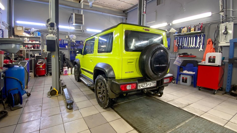 Suzuki Jimny в автосервисе