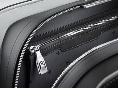 slide image for gallery: 21501 | Rolls-Royce Wraith Luggage Collection