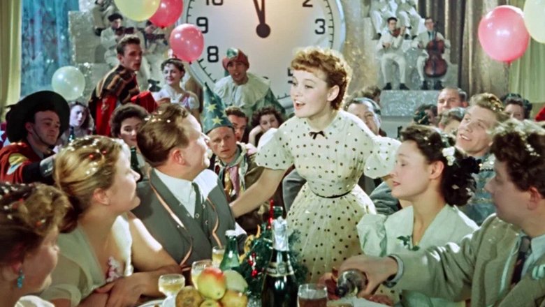 Кадр из фильма «Карнавальная ночь» (1956)