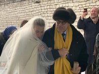 Content image for: 519820 | Юлия Высоцкая показала редкое фото с венчания с Андреем Кончаловским