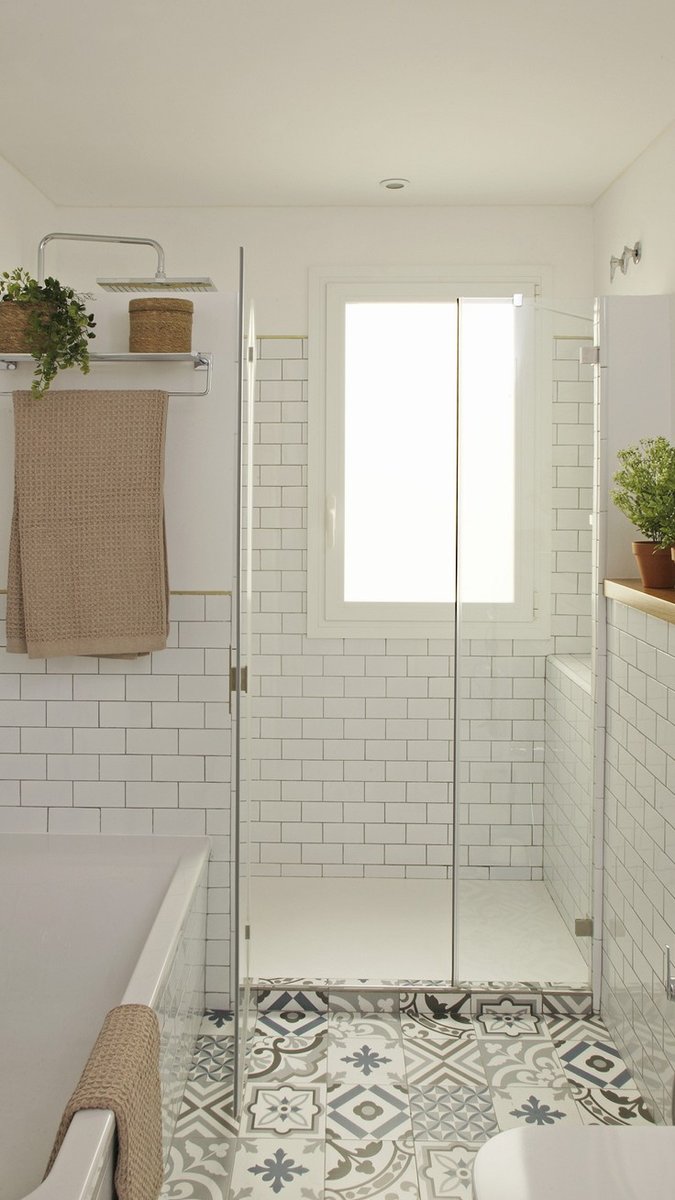 Как разнообразить белую ванную: 5 решений, которые приведут в восторг