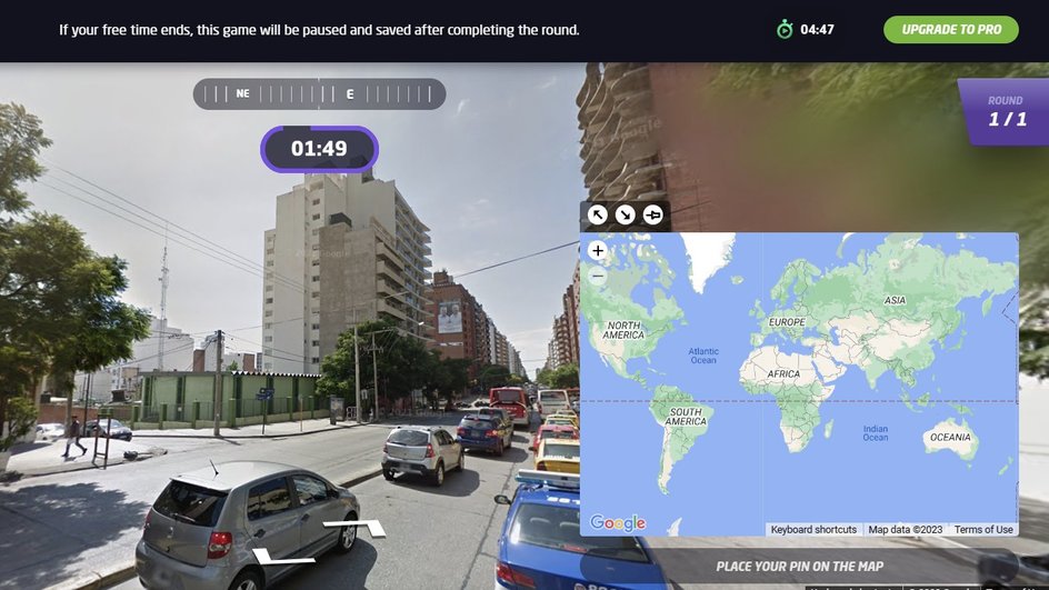 В браузерной игре GeoGuessr есть разные режимы сложности и возможность соревноваться с другими пользователями.