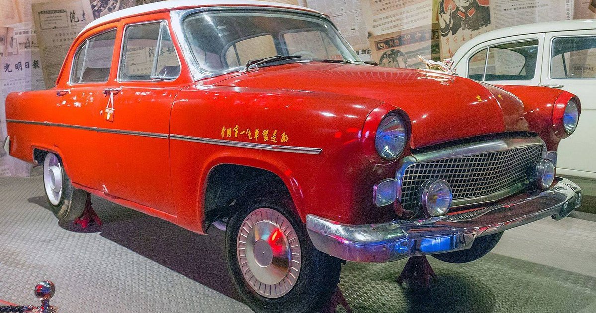 В Беларуси парадные "Чайки" заменят "китайцами"