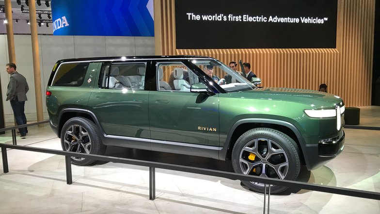 slide image for gallery: 23911 | Rivian R1S