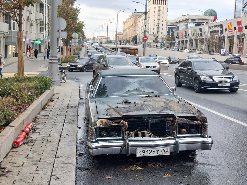 На садовом сгорел Mercury Grand Marquis