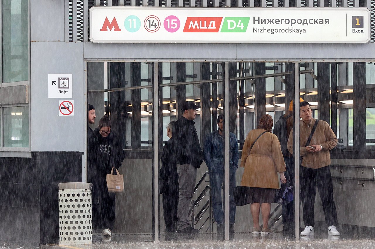 Из-за ливня с грозой подтопило часть районов Москвы, в Балашихе погиб  мужчина - Новости Mail.ru