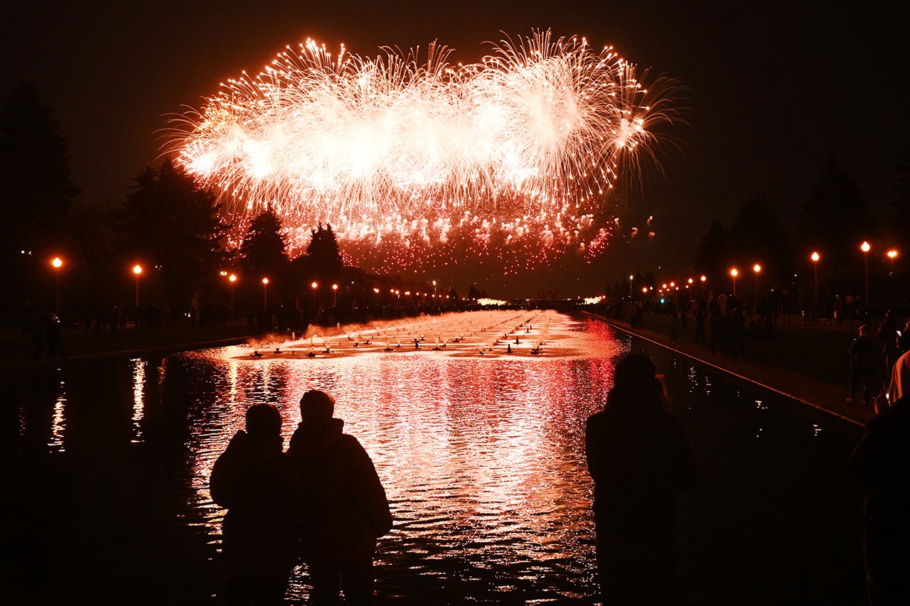 Салют на День России в Москве в 2024 году: будет ли, на каких площадках и  когда пройдет 12 июня, где посмотреть трансляцию и во сколько - Новости  Mail.ru