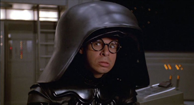 Сходство Helmfon с головным убором Темного Шлема, пародии на Дарта Вейдера из комедии «Космические яйца», насмешило пользователей сети.