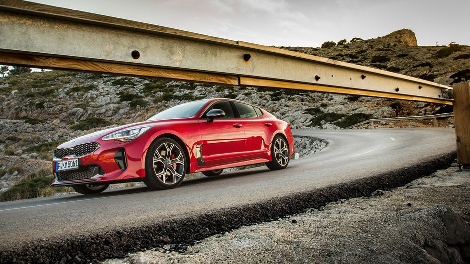 Kia Stinger I 2017 Лифтбэк Kia Stinger I 2017 Лифтбэк