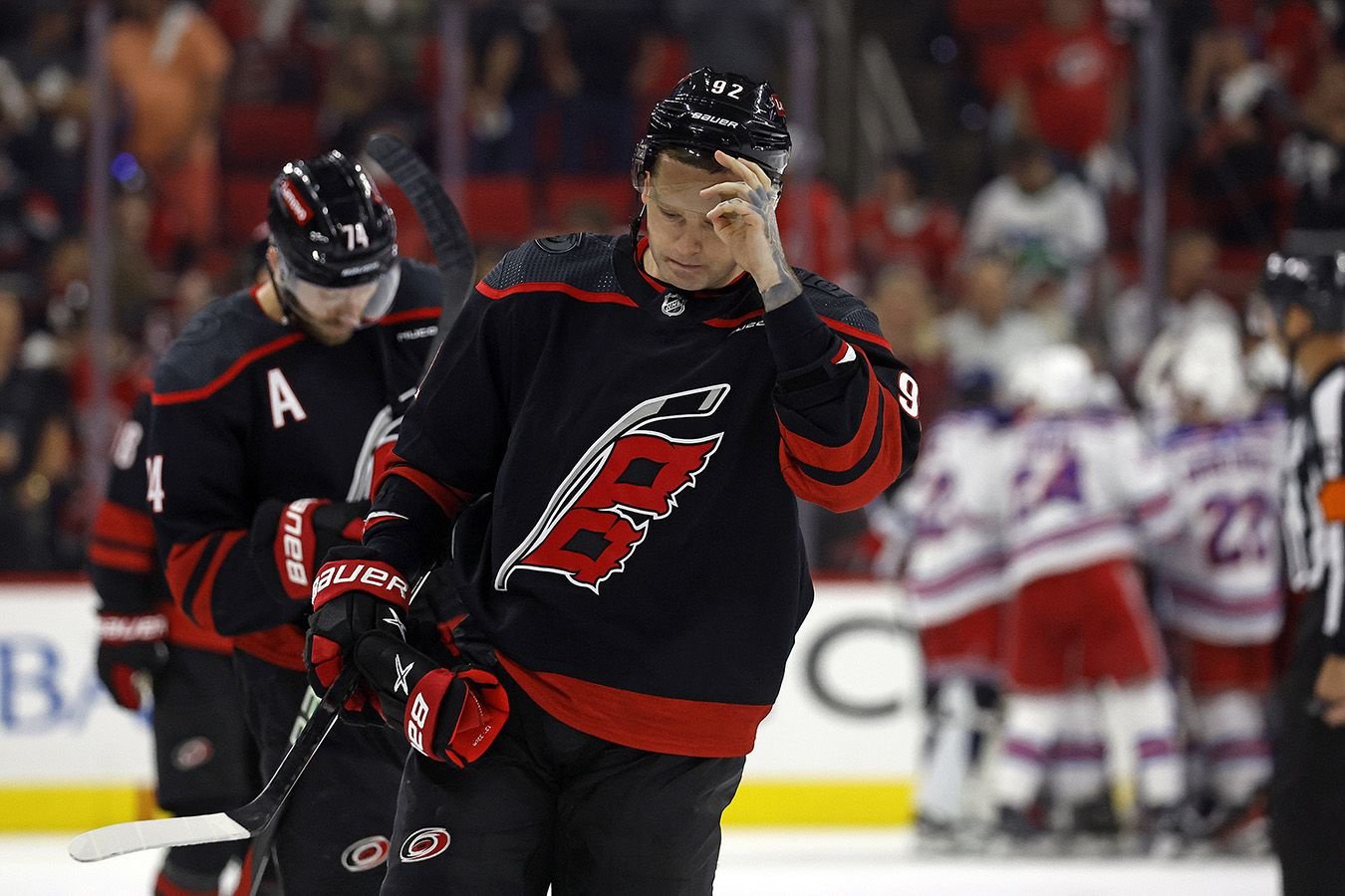 Евгений Кузнецов выставлен на безусловный драфт отказов в НХЛ. Итоги дня в хоккее