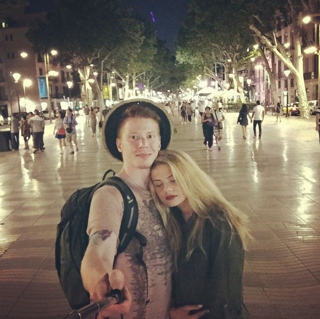 Никита Пресняков и его девушка Алена Краснова отдыхают в Барселоне