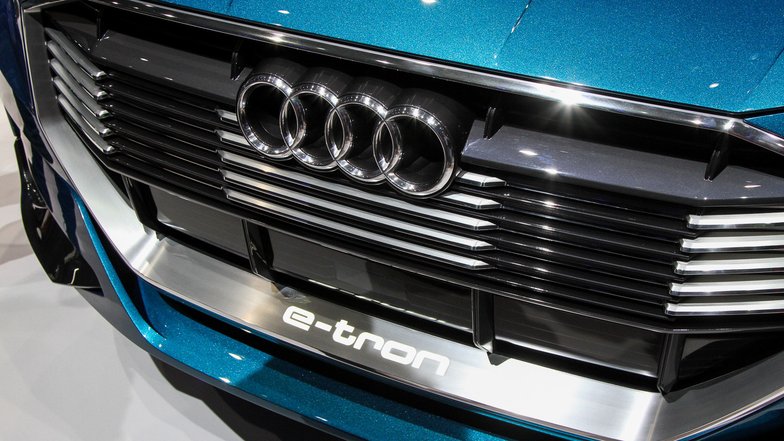slide image for gallery: 17932 | Audi e-tron quattro