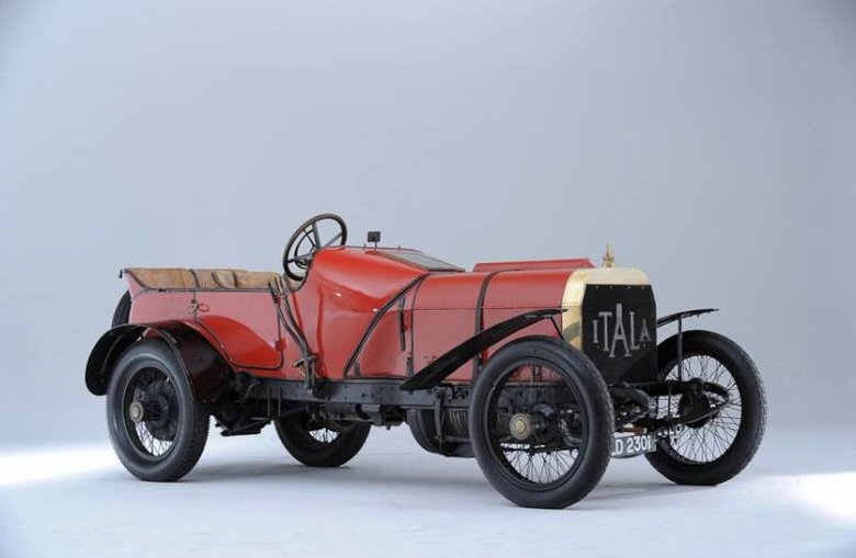 Автомобиль Itala 1908 года выпуска объемом двигателя 12 литров. Подобные автомобили соревновались в гонках Гран-при, когда Энцо было 10 лет. Фото: аукцион Bonhams