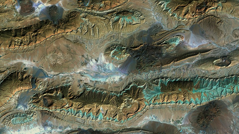 Вид на горы из космоса Вид на горы из космоса
