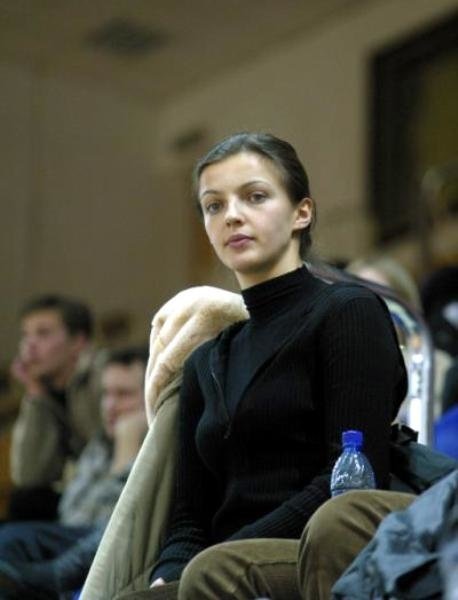 Ирина Леонова, которую, по данным СМИ, Евгений Цыганов оставил ради Юлии Пересильд, сейчас ждет седьмого ребенка