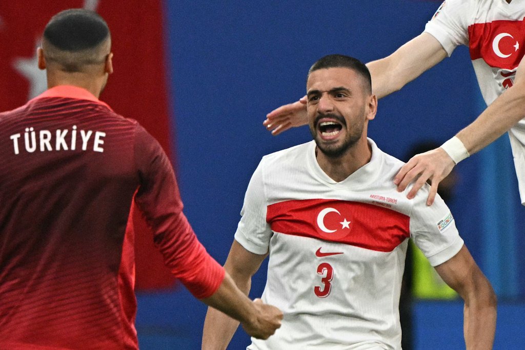 Турцию возмутила реакция УЕФА на жест футболиста сборной на Евро