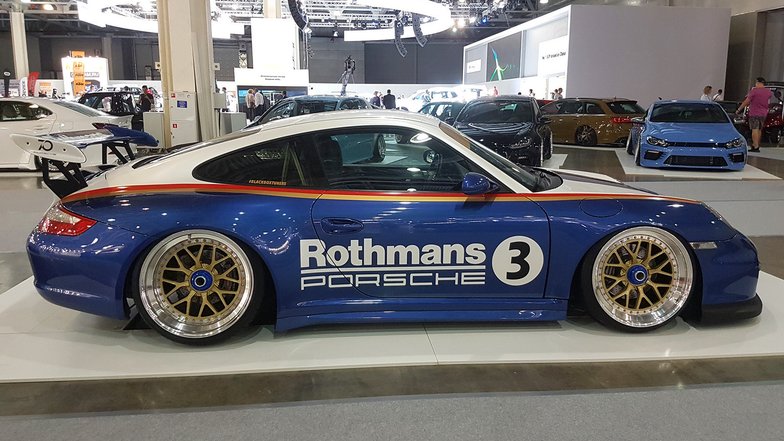 slide image for gallery: 23735 | Неформалы московской автомобильной выставки. Porsche