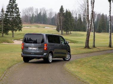 slide image for gallery: 25644 | Peugeot Traveller 4×4