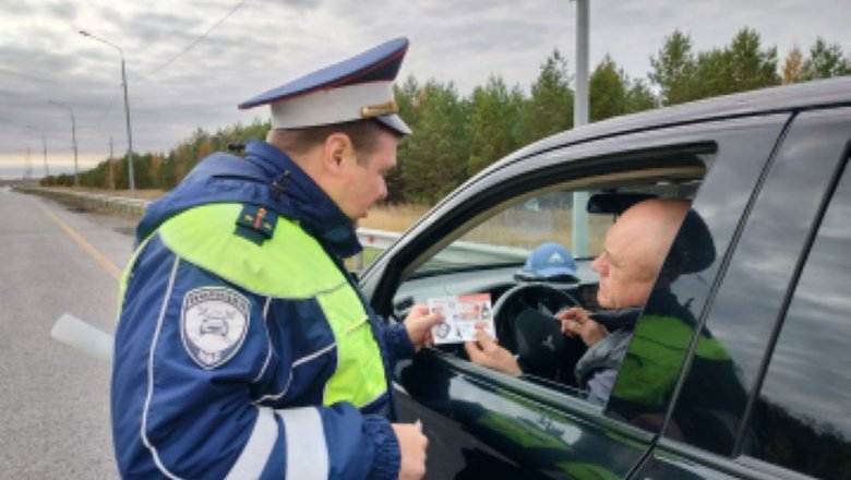 Появились подробности о мужчине, угнавшем машину с ребенком на Сахалине.