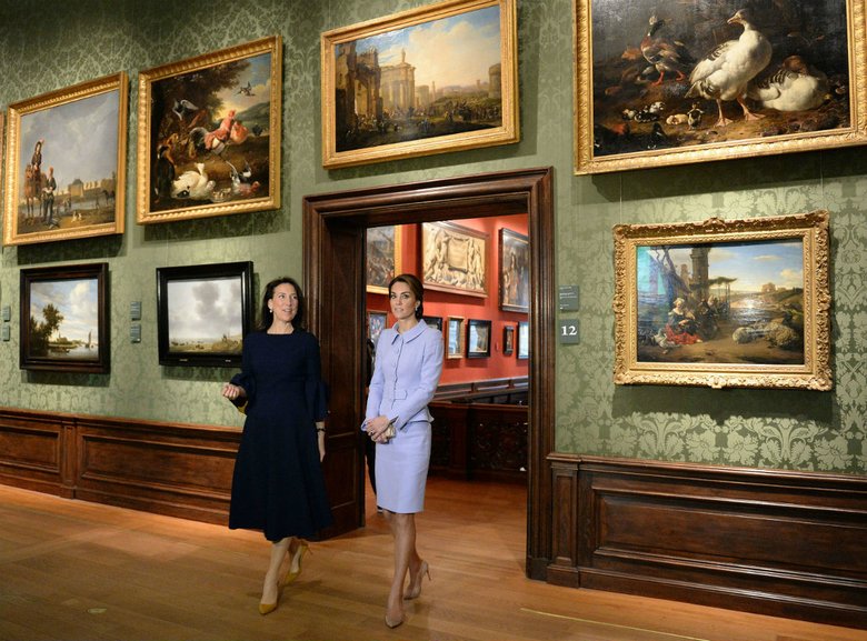 Кейт Миддлтон и директор музея Mauritshuis Эмили Горденкер