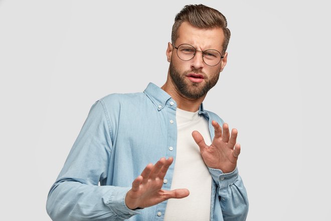 Мужчине что-то не по душе Мужчине что-то не по душе
