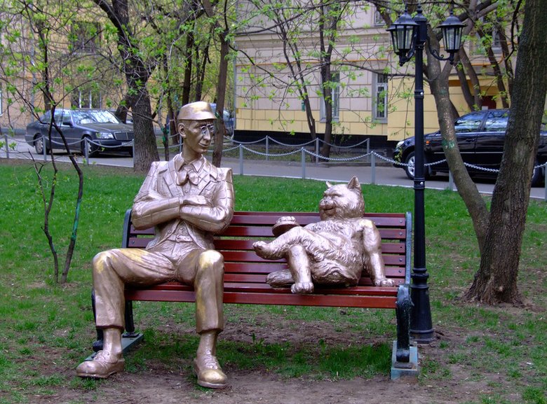 Памятник Коровьеву и Коту Бегемоту в Москве