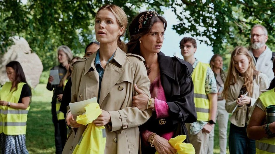 Мария Бах Хансен в сериале «Тайны по соседству» Мария Бах Хансен в сериале «Тайны по соседству»