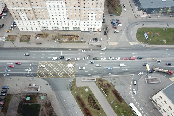 Дорожная разметка типа «вафельница» на перекрестке ул. Автозаводская и Велозаводская