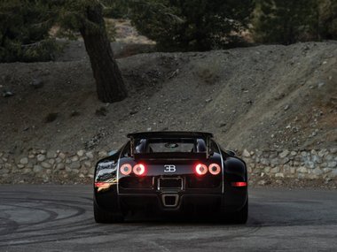 slide image for gallery: 25392 | Bugatti Veyron 2008