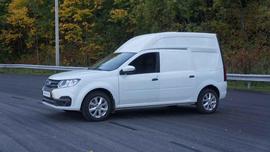 Грузовая версия фургон новой Lada Largus Roof