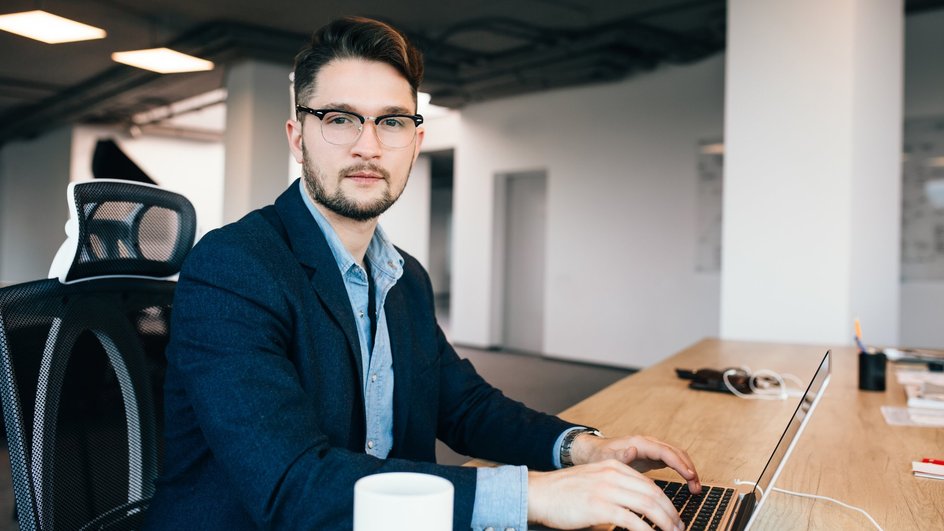 Офисный работник Офисный работник