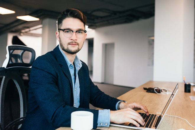 Офисный работник Офисный работник
