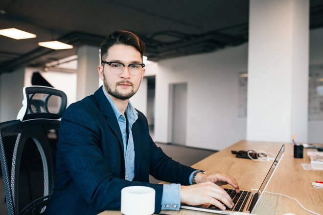 Офисный работник Офисный работник