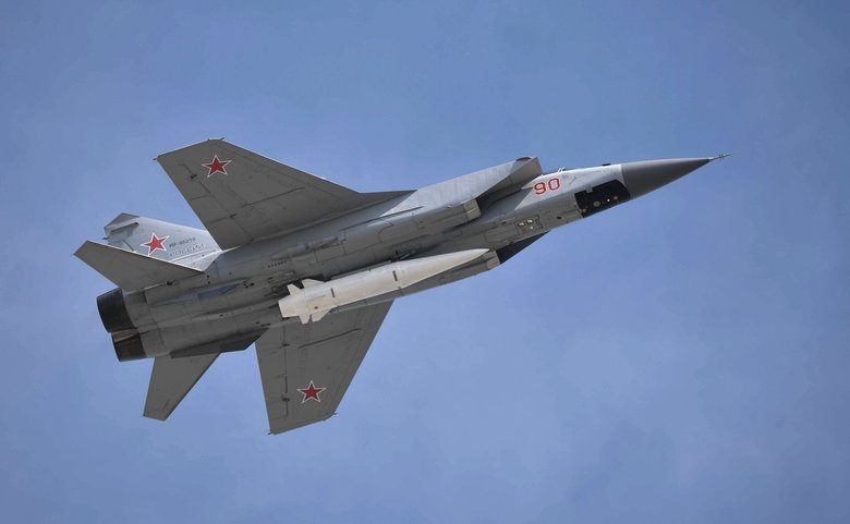 МиГ-31К с ракетой «Кинжал». Фото: wikimedia / kremlin.ru / CC BY 4.0