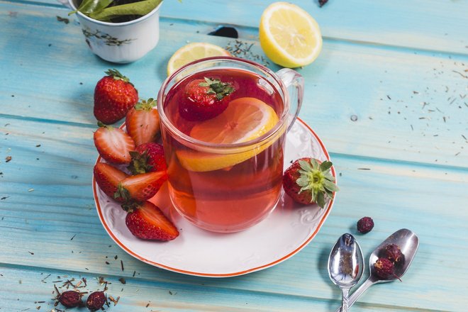 Компот из клубники и лимона Компот из клубники и лимона