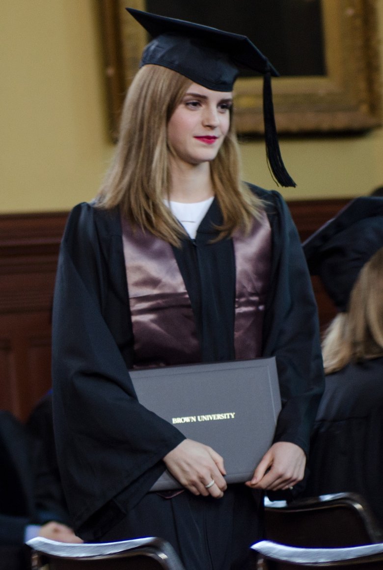 Эмма Уотсон получила диплом бакалавра