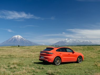 slide image for gallery: 25967 | Porsche Cayenne Coupe